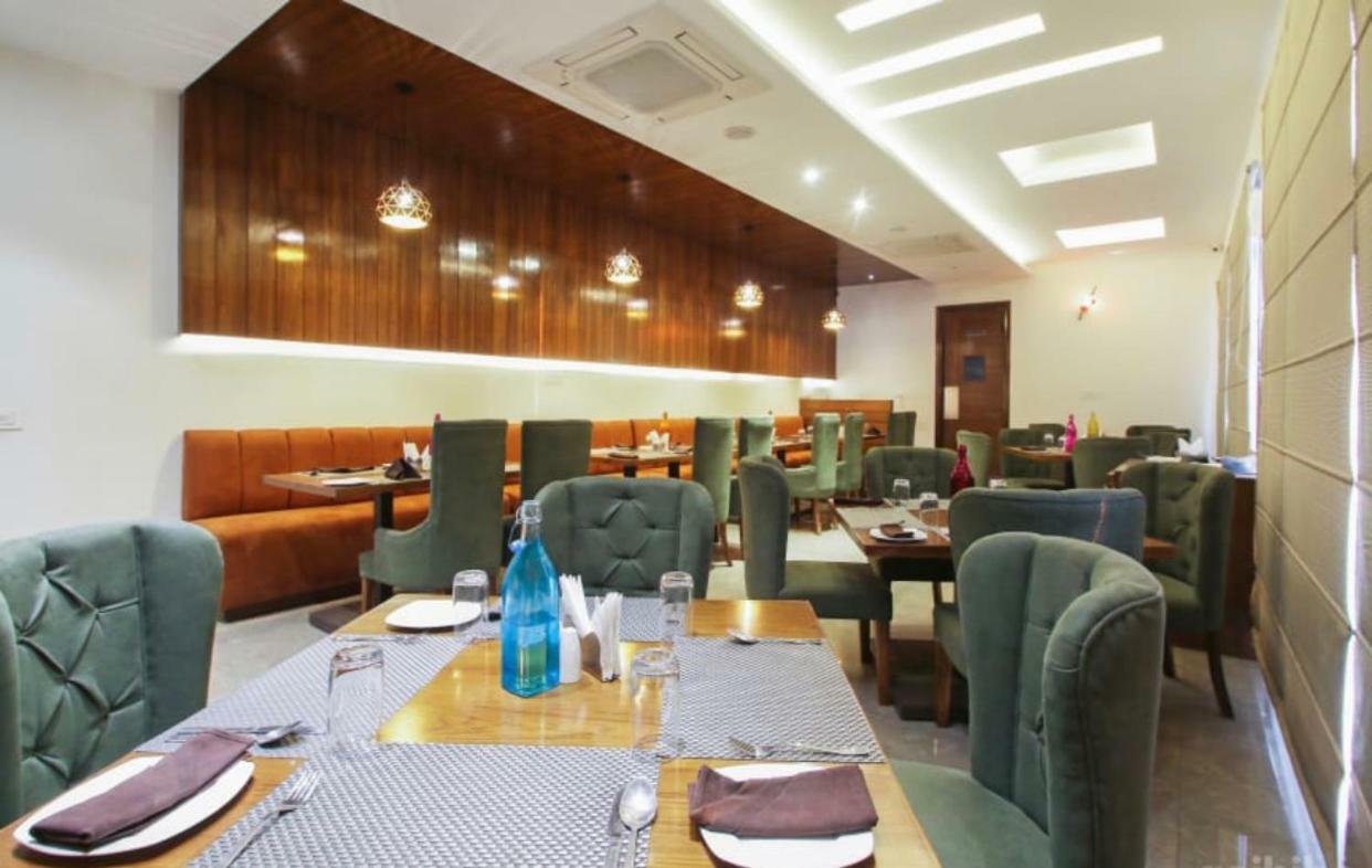 Al-Qasa Hotel Zirakpur Eksteriør billede