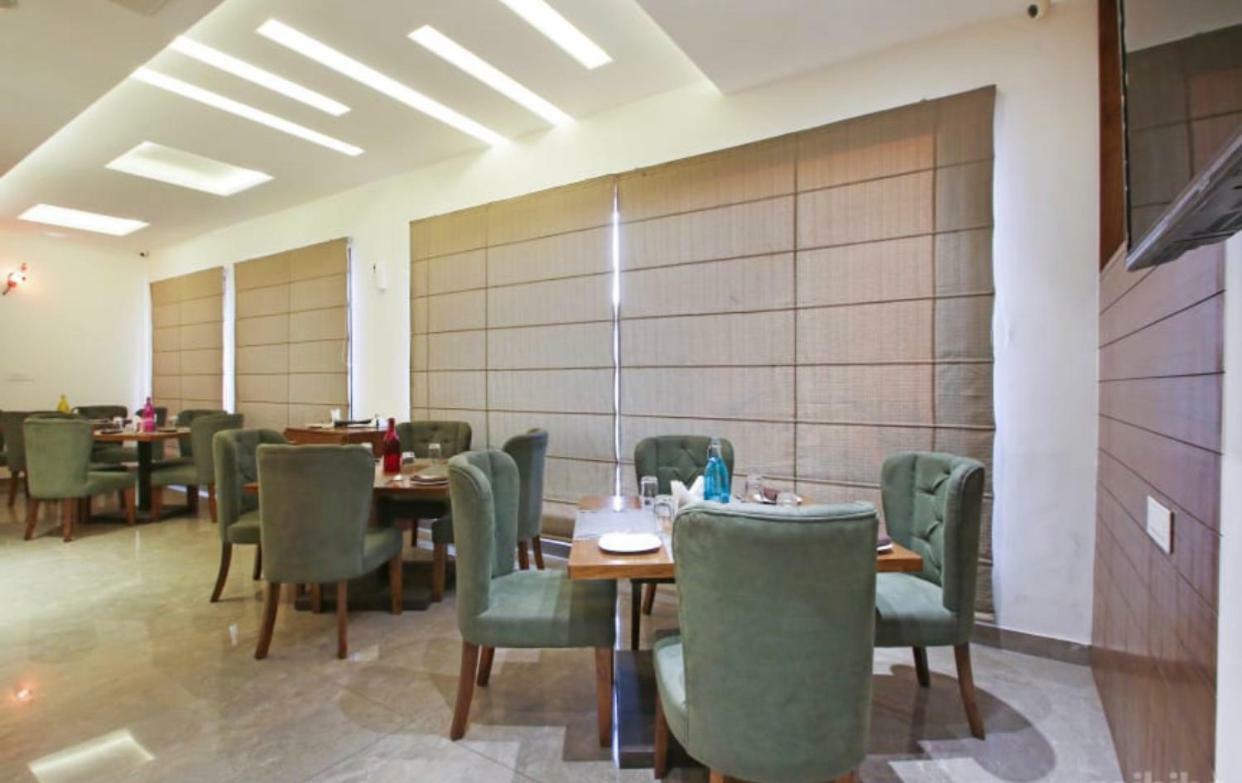 Al-Qasa Hotel Zirakpur Eksteriør billede